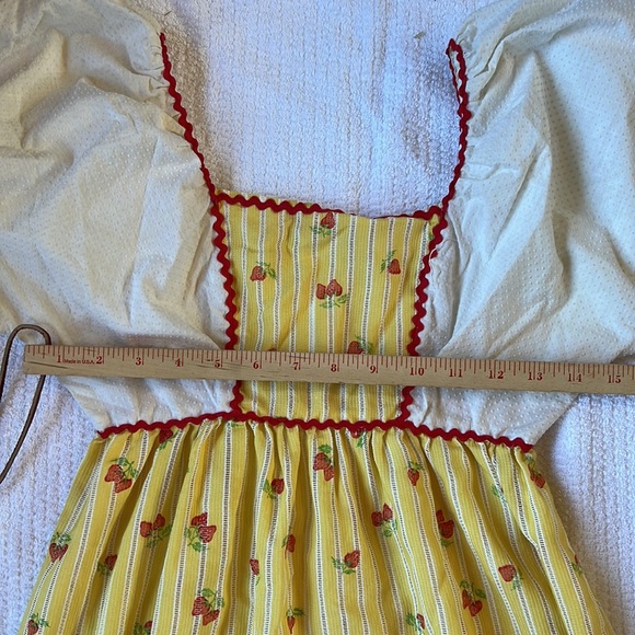 Vintage 70’s maxi dress w/ white puff sleeves & yellow skirt w/ red strawberries - Picture 4 of 7